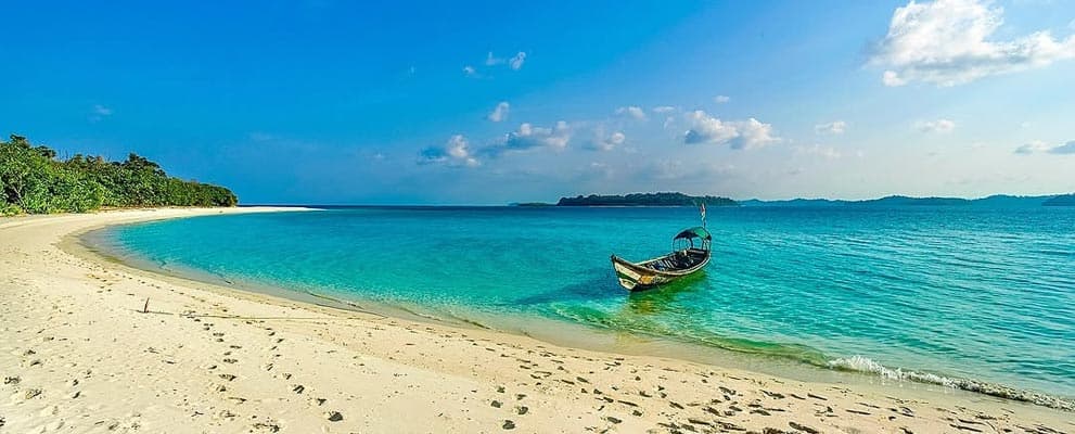 Turquoise water and white sand on an Andaman beach